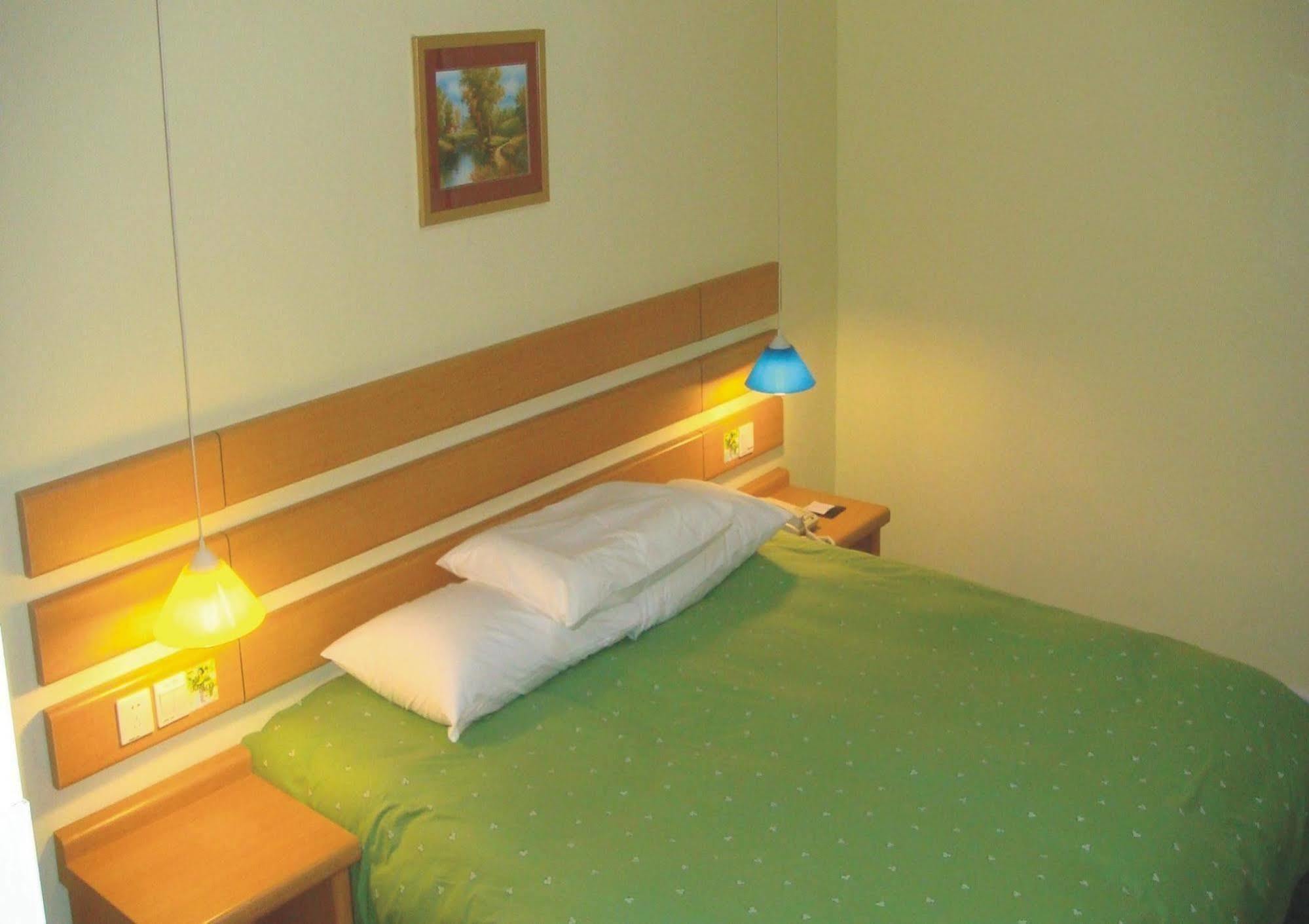 Home Inn Guangzhou Exterior photo