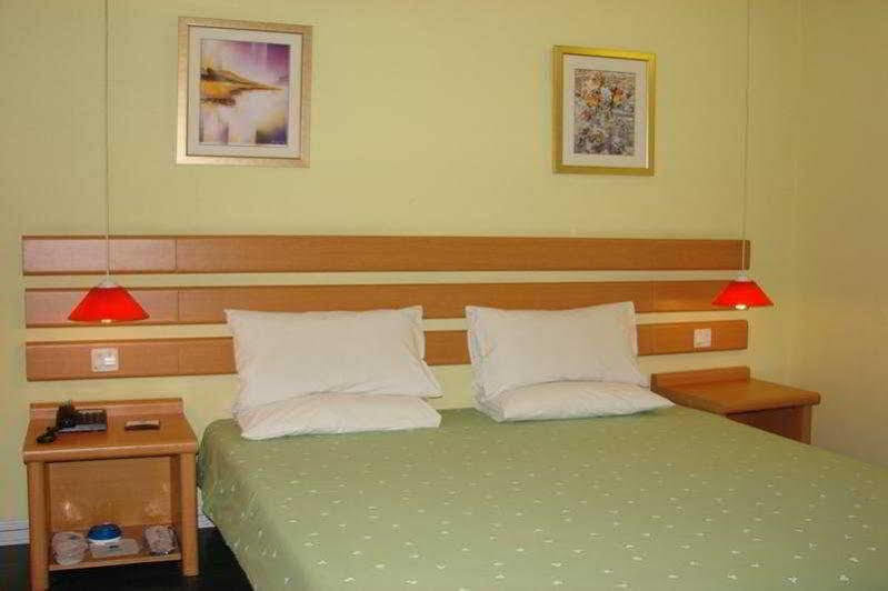 Home Inn Guangzhou Exterior photo